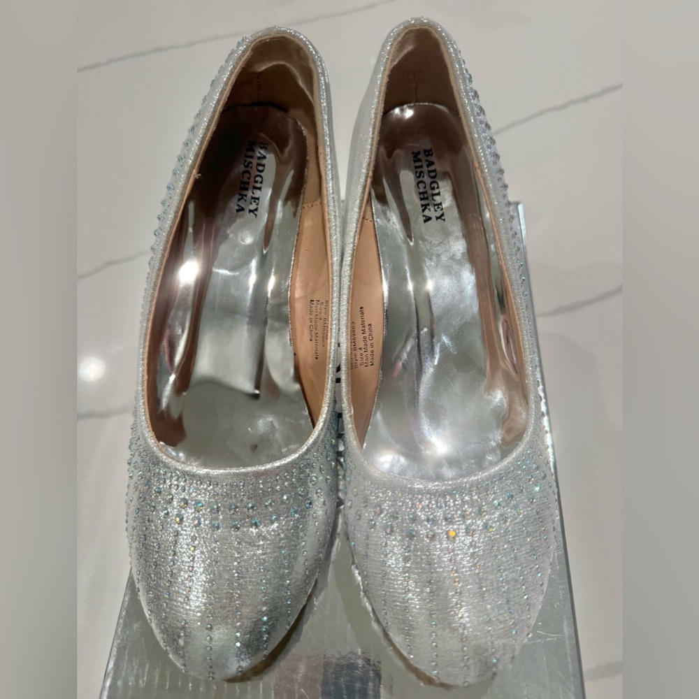 Badgley Mischka Silver Girls Dress Shoes-Size 4 - Picture 3 of 13